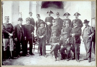 Portrait de soldats et de civils à Modica, Sicile, 1907 - Italian Photographer